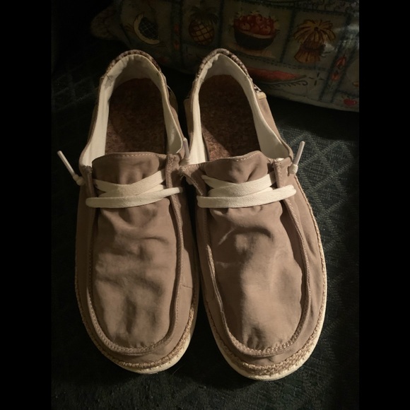 LADIES HEY DUDE BEIGE SNAKESKIN SZ9 - Picture 1 of 10